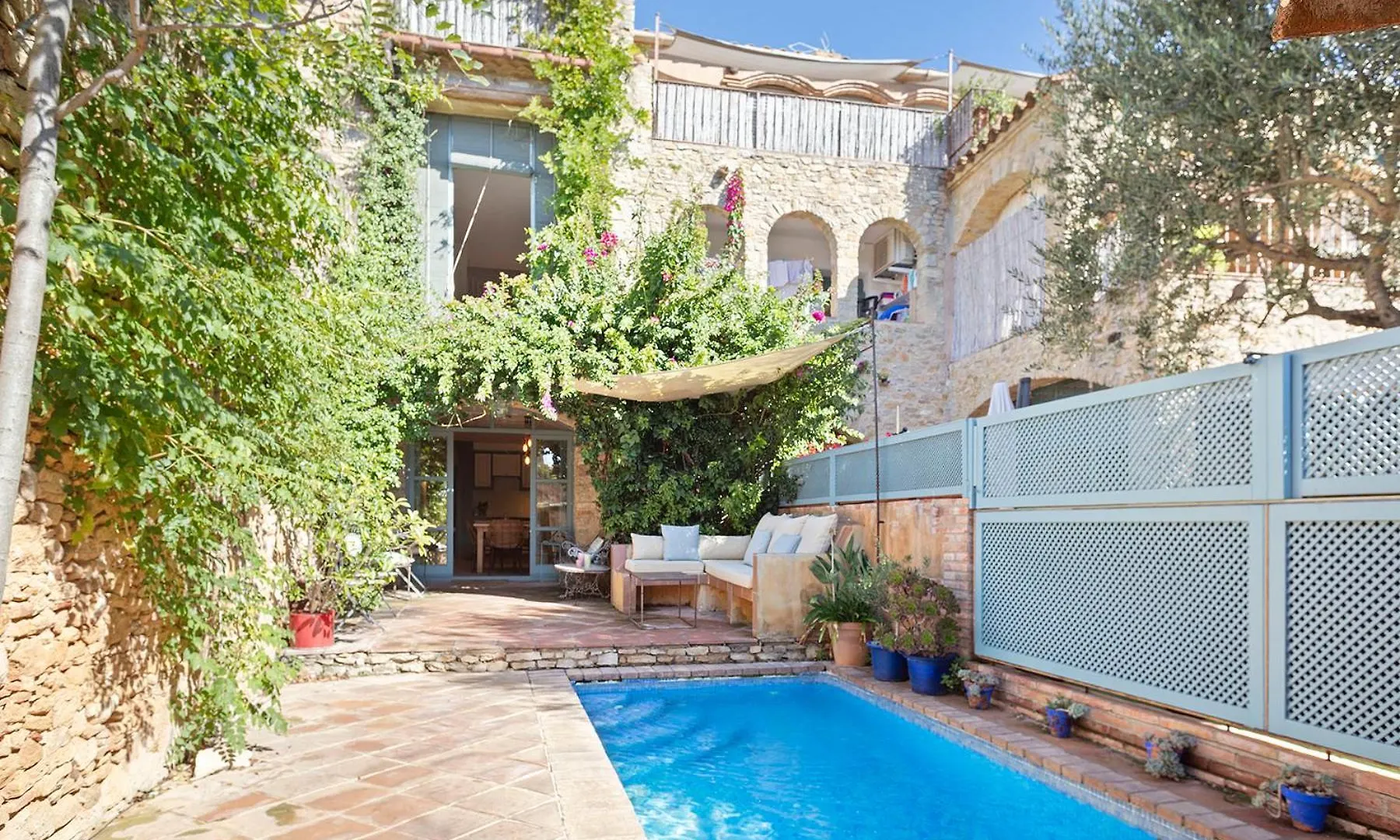 Encantadora Casa En Peratallada contacts